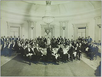 Portrait_of_the_attendees_of_a_Sigma_Xi_dinner,_Yale_University_(12483540544)